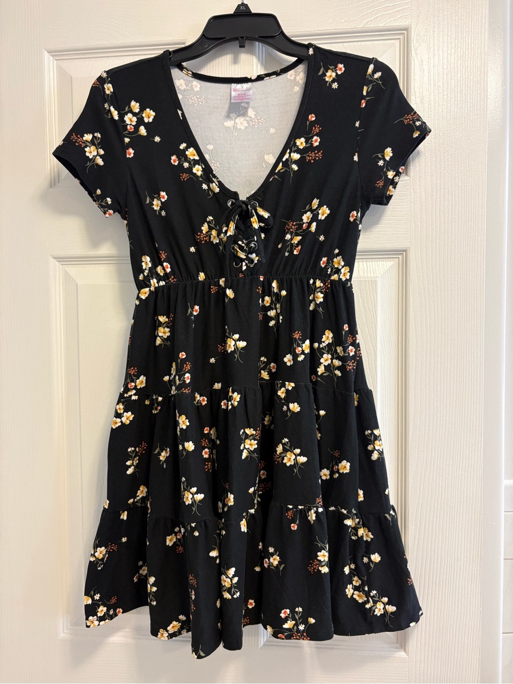 No Boundaries Black Floral Lace-Up Tiered Dress size medium 7-9